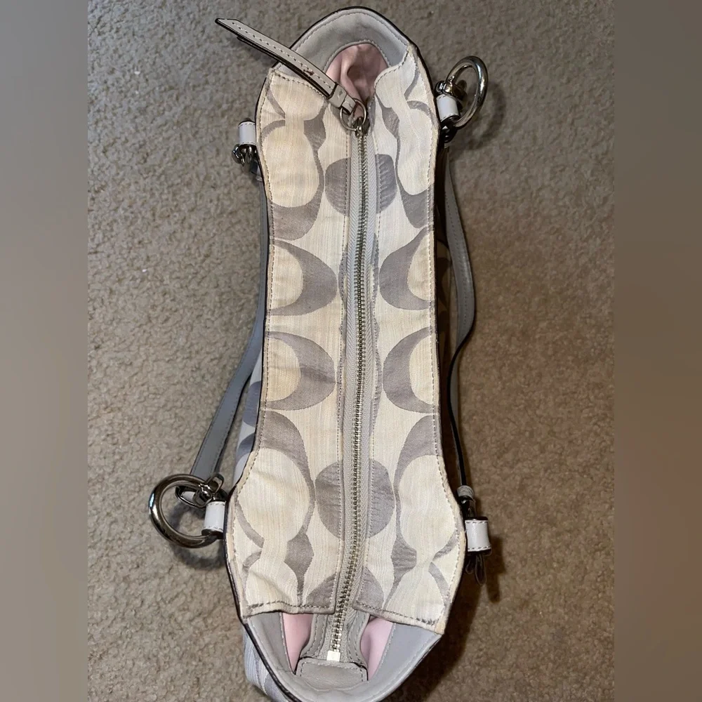 COACH VINTAGE ALEXANDRA CANVAS /LEATHER SHOULDER BAG.          B-157 - Picture 11 of 14